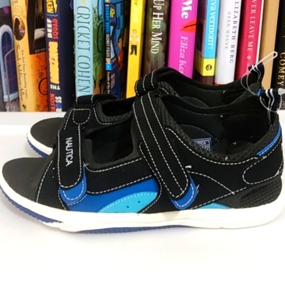 NAUTICA BOY'S BLACK BLUE CROSSOVER VELCRO STRAP SANDALS SIZE 3 NWT - Picture 6 of 9